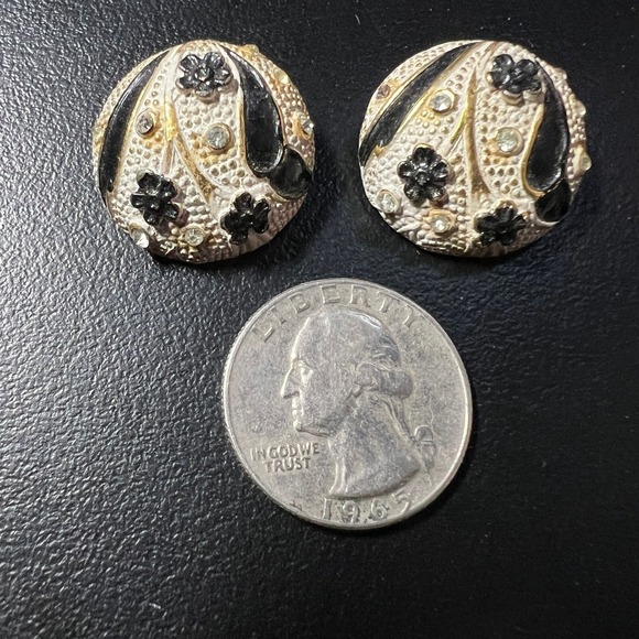 Vintage BSK Clip On Earrings White Enamel Blue Flowers Gold Tone‎ - Picture 5 of 10